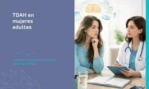 Mujer joven en consulta médica, reflexionando sobre el TDAH en mujeres adultas. La doctora toma notas.