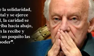 Eduardo Galeano frases sobre la solidaridad y la caridad. El escritor reflexiona con las manos en el rostro.