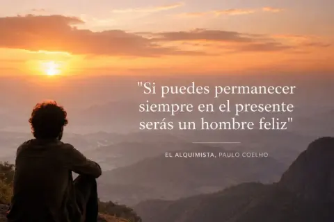 Hombre meditando al amanecer, inspirado por **paulo coelho frases**: "Si puedes permanecer siempre en el presente serás un hombre feliz".