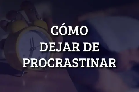 Reloj despertador amarillo y texto "CÓMO DEJAR DE PROCRASTINAR".