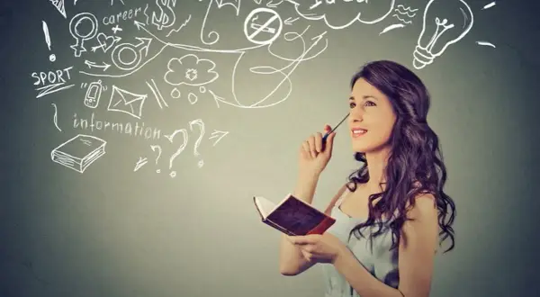 Mujer pensativa con un libro, rodeada de dibujos que representan ideas, carrera, deporte y preguntas. Su memoria selectiva parece enfocarse en lo importante.