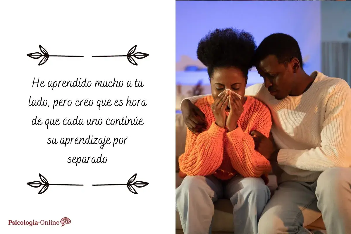Una pareja se despide con tristeza. Ella llora, él la consuela. La imagen evoca el difícil proceso de como dejar a tu pareja, buscando un nuevo aprendizaje individual.