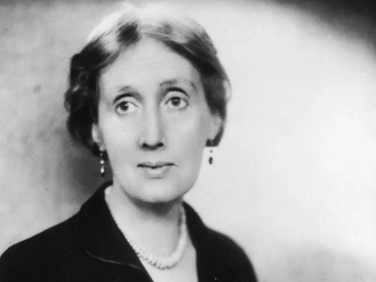 Retrato de Virginia Woolf, autora cuyas frases inspiran a generaciones.