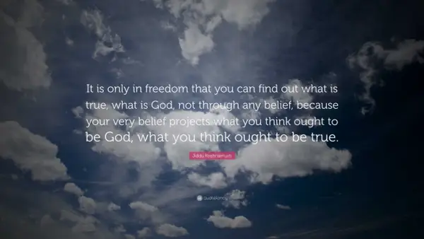 Frases de Krishnamurti: la verdad y Dios solo se encuentran en la libertad, no en creencias que proyectan lo que creemos que debe ser.